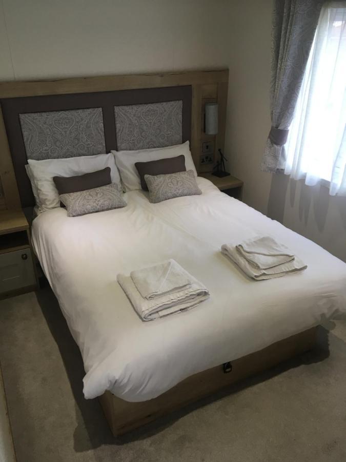 Tattershall Lakes Retreat 3 Bedroom Mini Lodge Waddington  エクステリア 写真