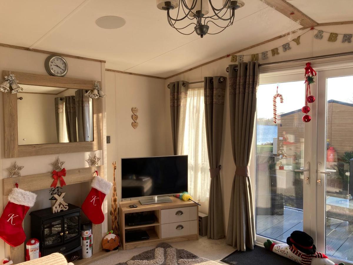 Tattershall Lakes Retreat 3 Bedroom Mini Lodge Waddington  エクステリア 写真