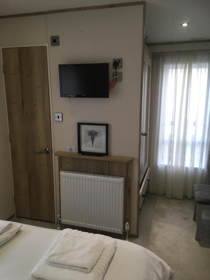 Tattershall Lakes Retreat 3 Bedroom Mini Lodge Waddington  エクステリア 写真