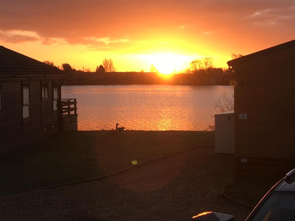 Tattershall Lakes Retreat 3 Bedroom Mini Lodge Waddington  エクステリア 写真