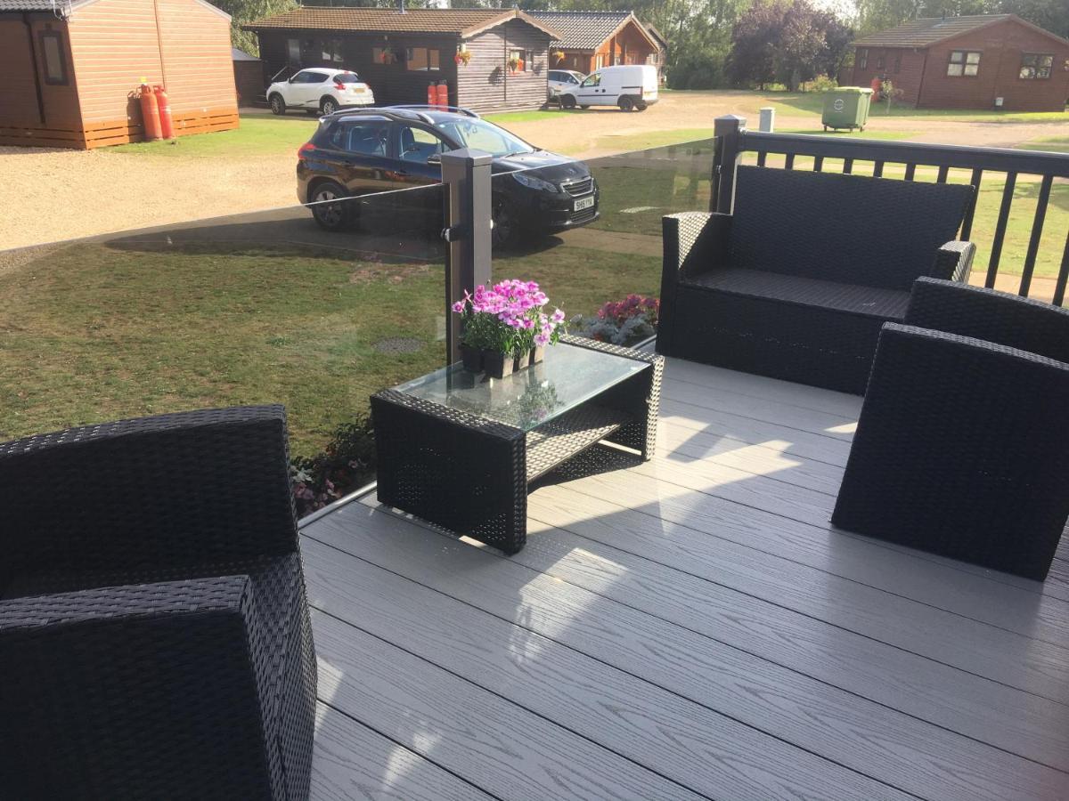 Tattershall Lakes Retreat 3 Bedroom Mini Lodge Waddington  エクステリア 写真